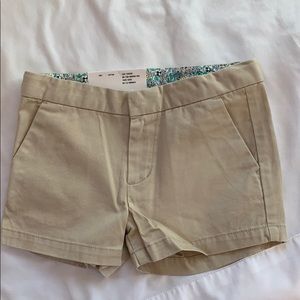 Brand new Uniqlo Girls shorts Sz 7/8 in khakis